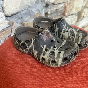Camo kids Crocs size c 10